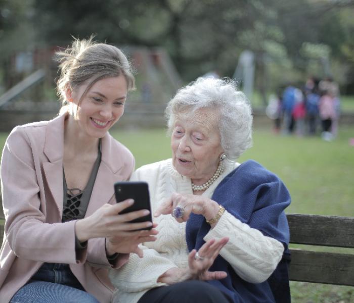 vrouw en senior