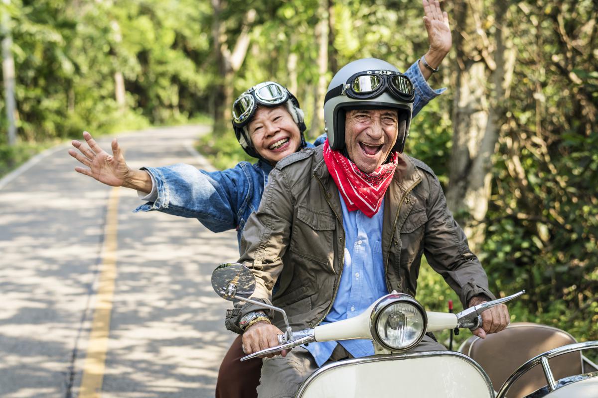 senioren op scooter