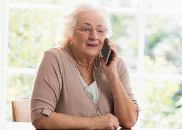 Even bellen met Senior Service