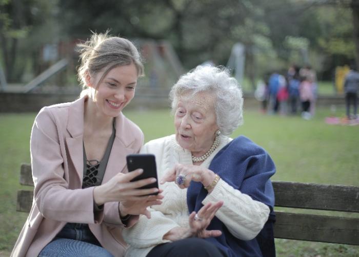 vrouw en senior